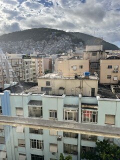 O Flat 1114, possuí Vista lateral para a praia de Copacabana e para o morro Dois Irmãos em Ipanema