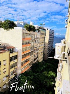 O Flat 1114, possuí Vista lateral para a praia de Copacabana e para o morro Dois Irmãos em Ipanema